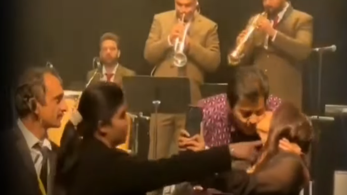 Udit Narayan Controversy